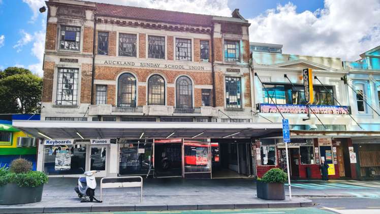 323-327 Queen Street_0