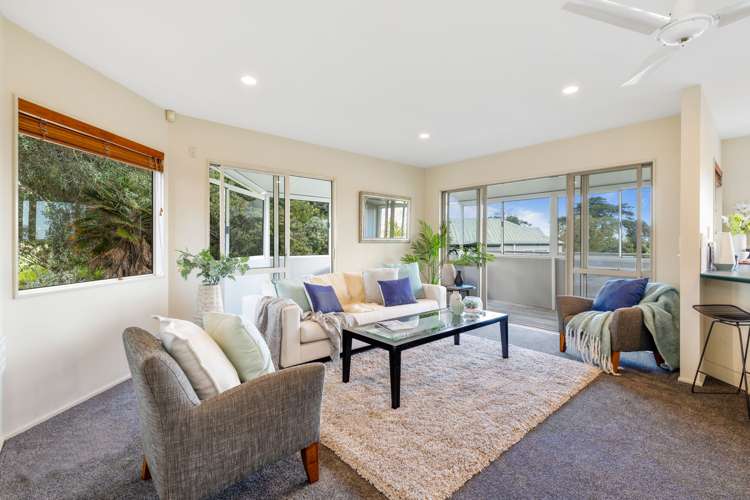 2/23 Wairau Road Forrest Hill_1