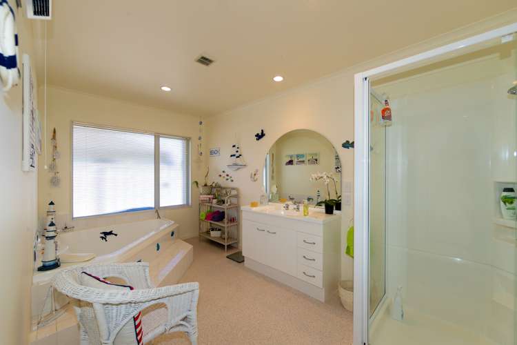 33 Kensington Drive Taradale_13