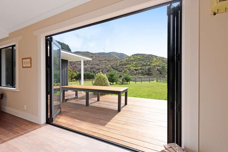 541 South Makara Road Makara_24