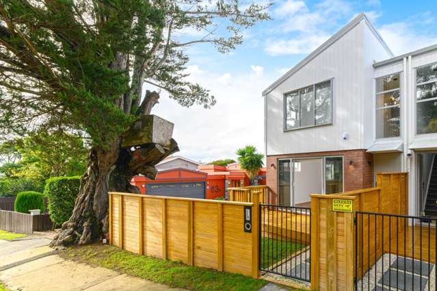 Trendy Townhouse in Glen Eden!