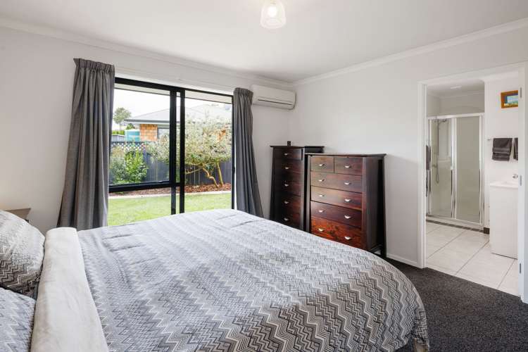 6 Limousin Place Grandview Heights_15