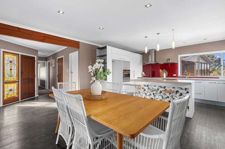 4 Sunny Bay Road Matua_44