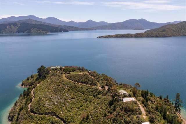 Exclusive Waterfront Estate: 'The Peninsula'