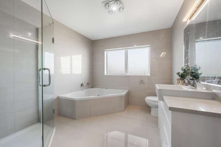 24 Castlederg Drive Flat Bush_18