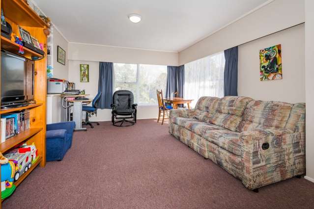 2/2 Lambrown Drive Totara Vale_1