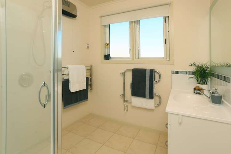 212 Glengarry Road Glen Eden_12