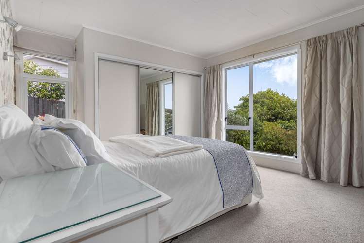 19 Forth Place Papakowhai_13