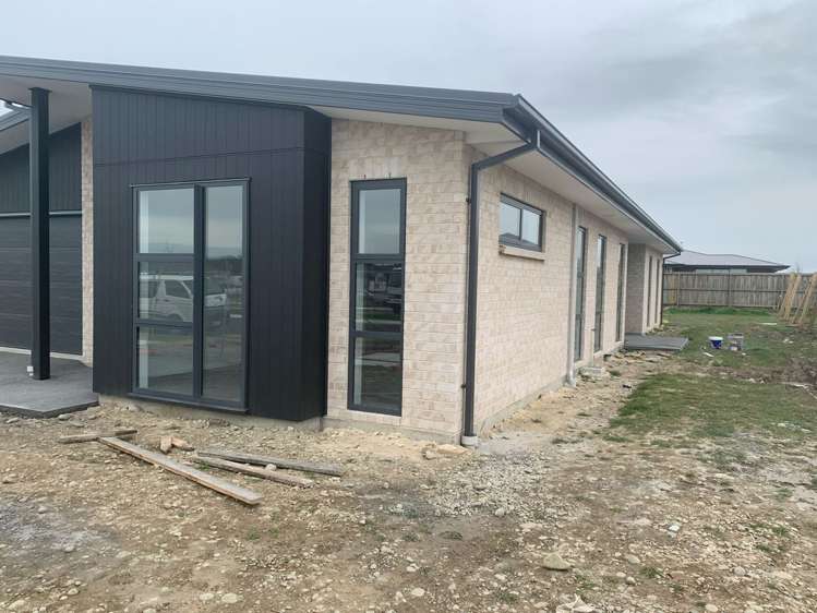 184 Faringdon Boulevard Rolleston_18