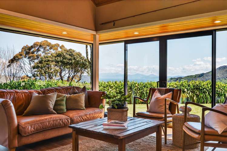 1080 Mapara Road Whakaipo Bay_16