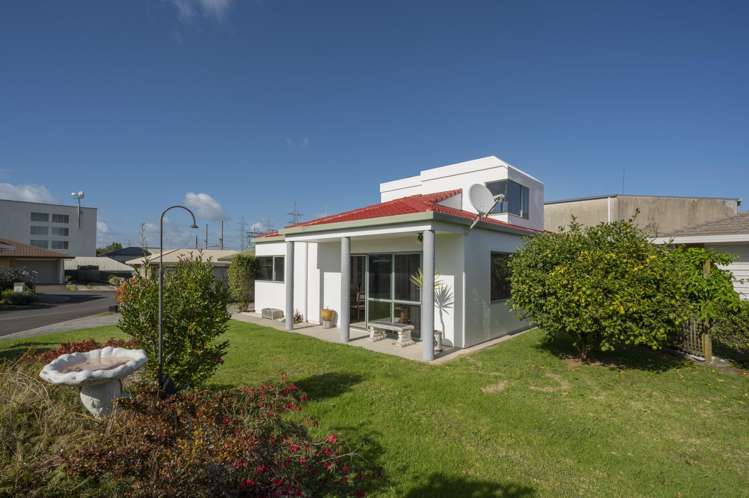 10 Racecourse Way_0