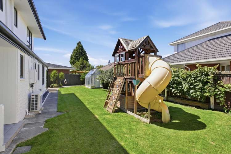 4 Larkhill Place Russley_6