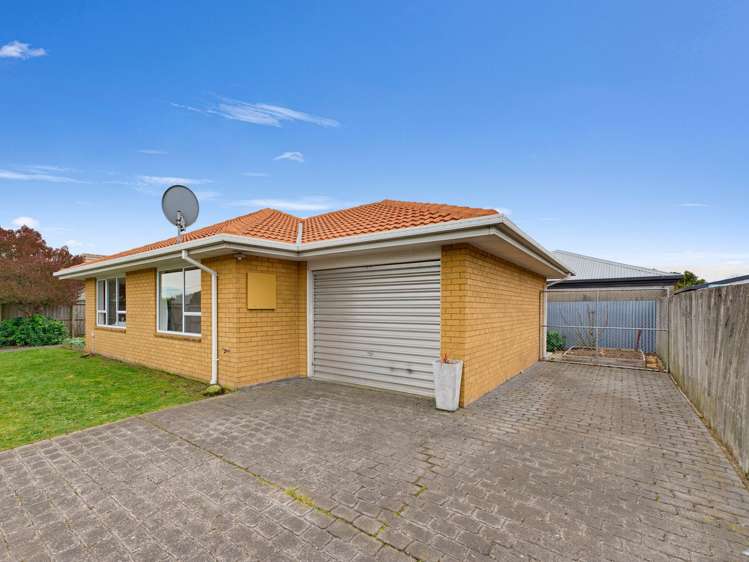 2/2 Bentley Street Russley_26