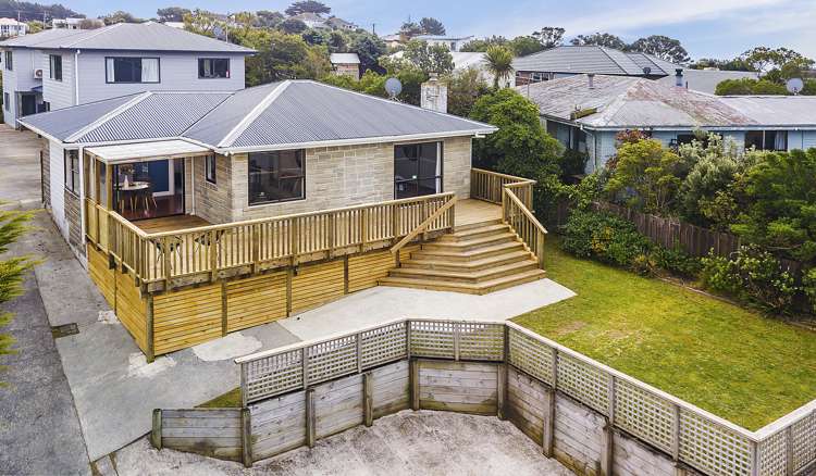 31 Hiwi Crescent Titahi Bay_1