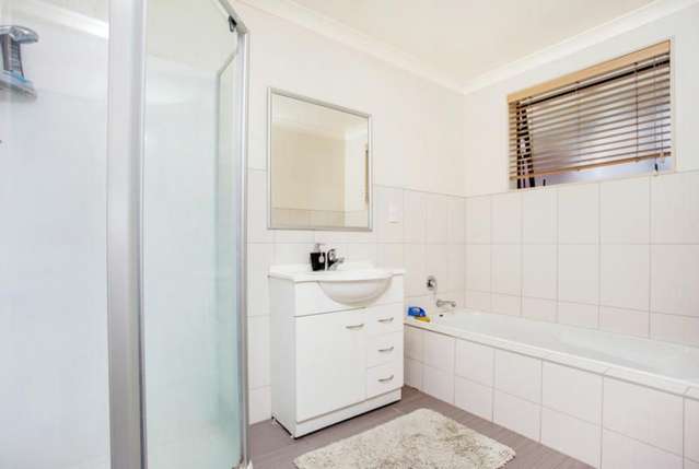 a/68 Farquhar Road Glendene_4