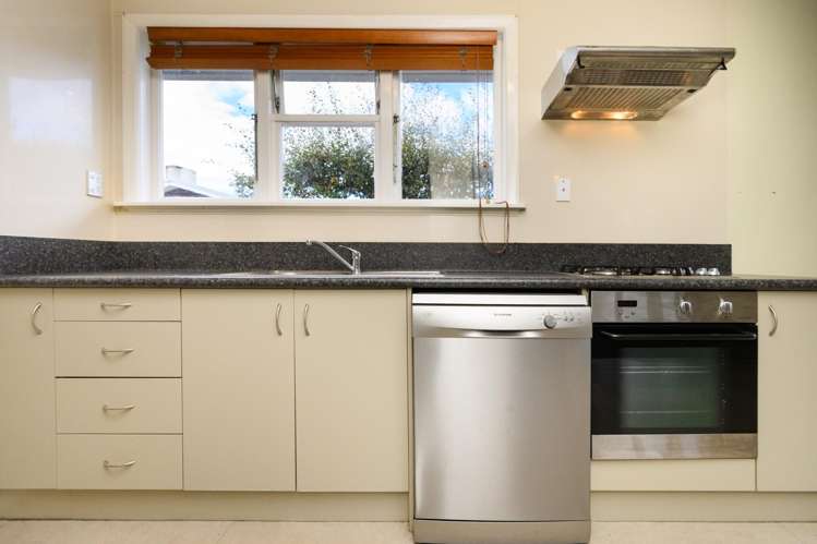 19 Sefton Avenue Highbury_10