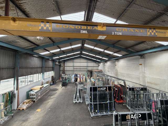 Road front industrial with gantry and dual access