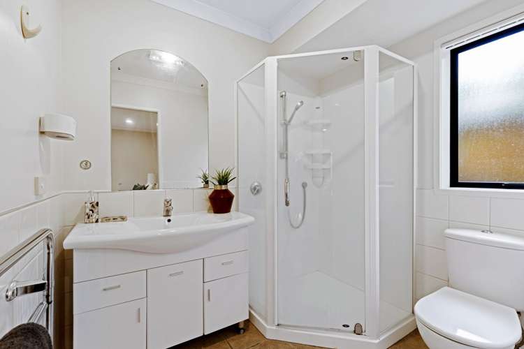 6 English Oak Drive Schnapper Rock_10