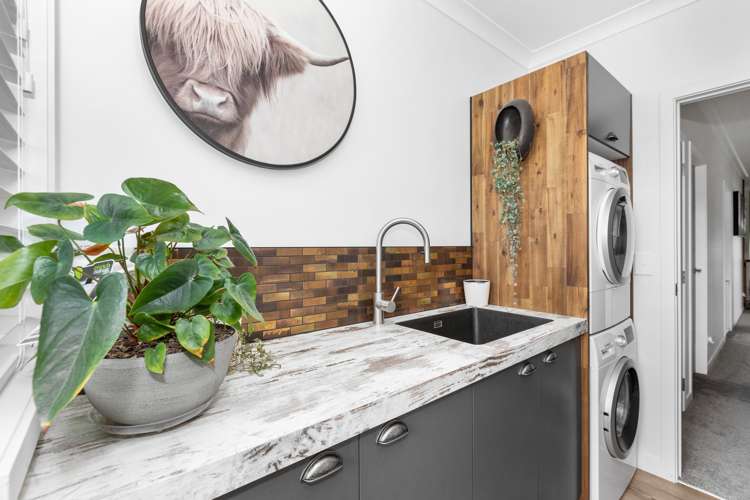 15 Shadbolt Drive Leamington_21