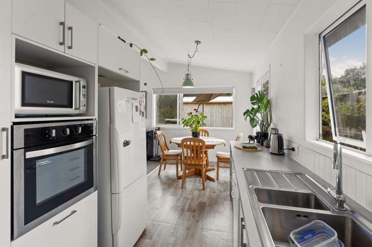 16 Karaka Street Otaki Beach_12