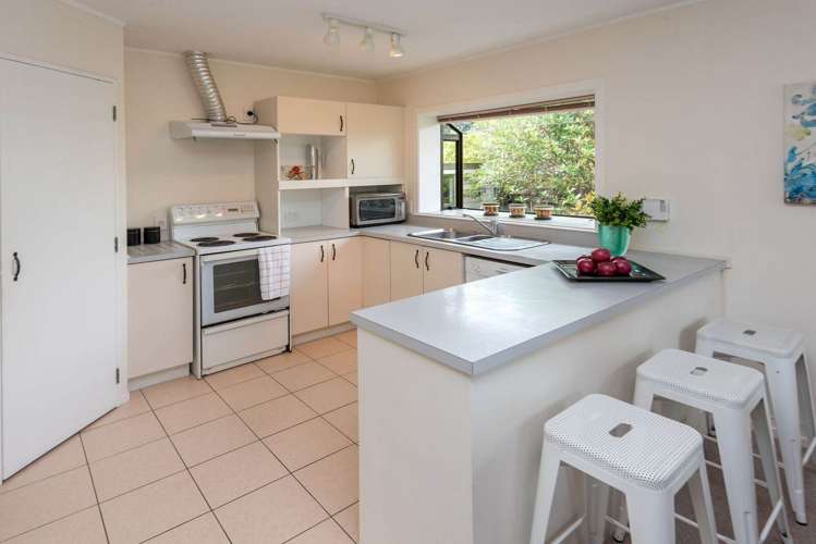 2/2 Channing Crescent Botany Downs_4
