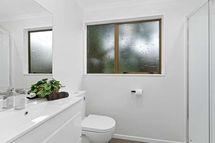 8 Bogle Grove Stokes Valley_18