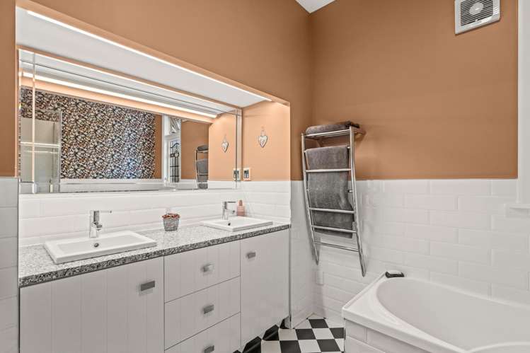 182 Blighs Road Strowan_15