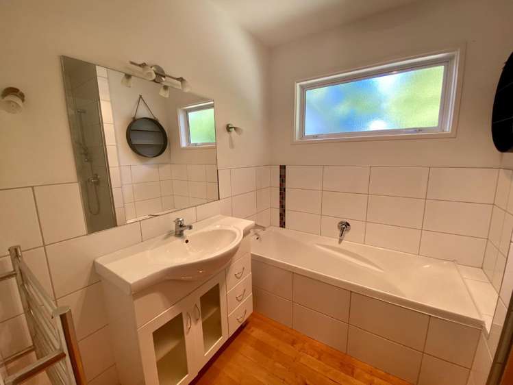 16 Clotworthy Crescent Onerahi_11