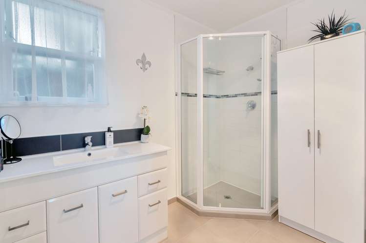 9 Bodi Place Te Atatu South_11