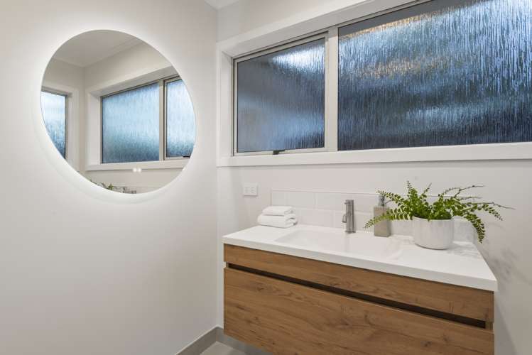 2/76 Francis Street Hauraki_13