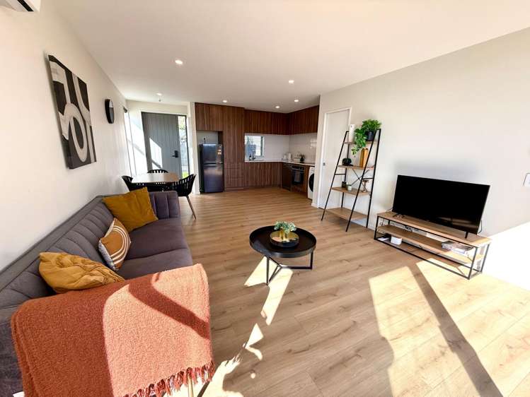  2/6 Manning Place Woolston_1