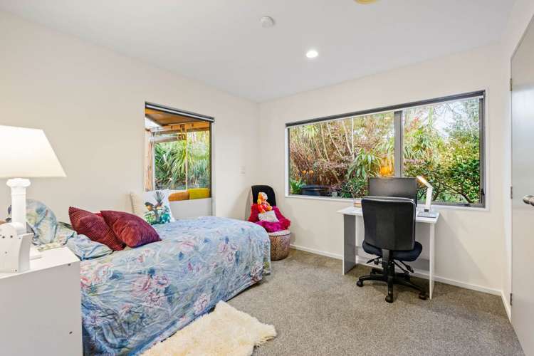 18 Oakford Park Crescent Greenhithe_10