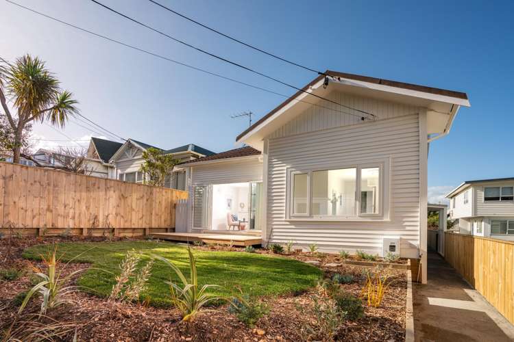 113 Queens Drive Lyall Bay_3
