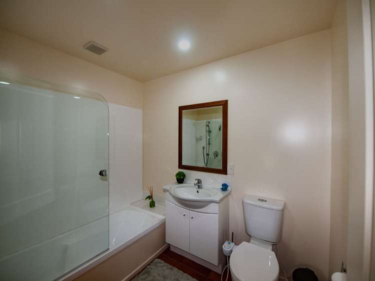 8 Silver Pine Avenue Woodridge_9