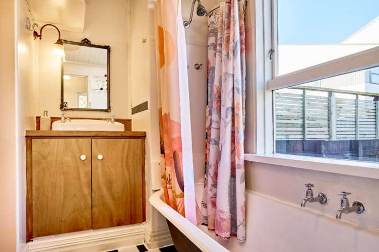 297 Mansfield Street Newtown_12