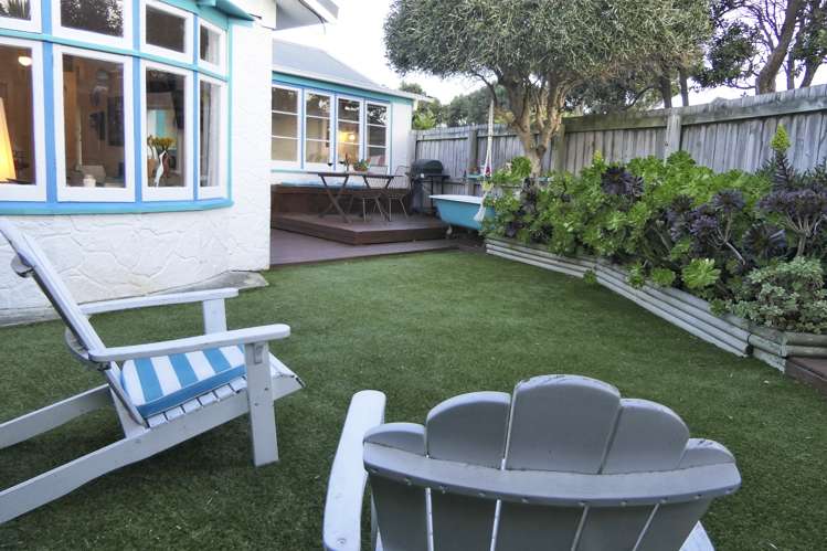 83 Apu Crescent Lyall Bay_3