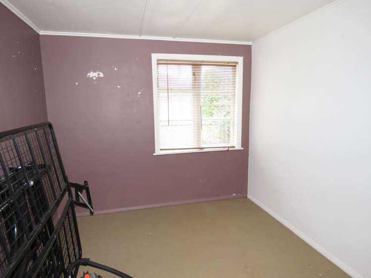 4 Main Road Owaka_24