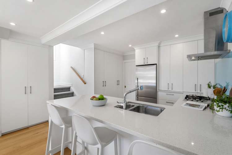 9 Coronation Street Belmont_13