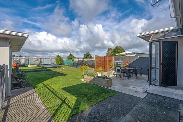 20 Somerset Crescent Highbury_15