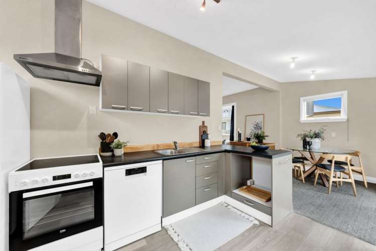 83 Roker Street Somerfield_9