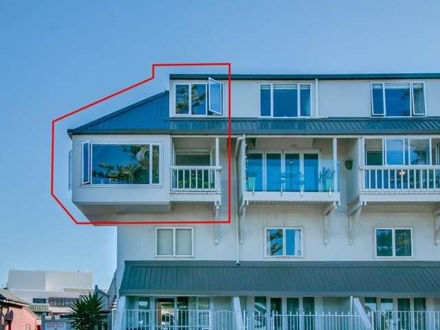 Unbeatable Location & Ocean Views 2 br Coastal Apt
