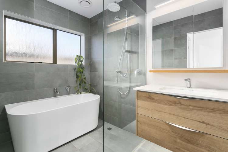 1/18 Vivian Wilson Drive Eastern Beach_11