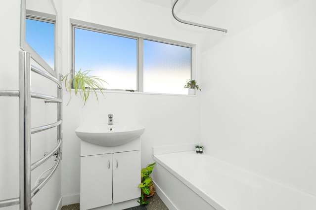 8 Hastings Grove Wainuiomata_2