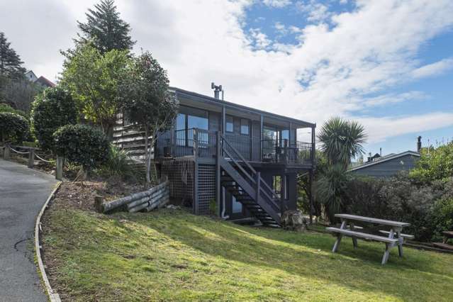 Charming Alpine Retreat With Flexible Living