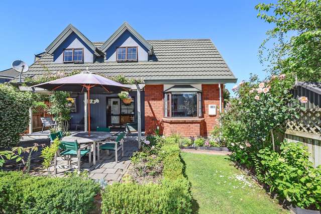 Elegant Living on Iona Road