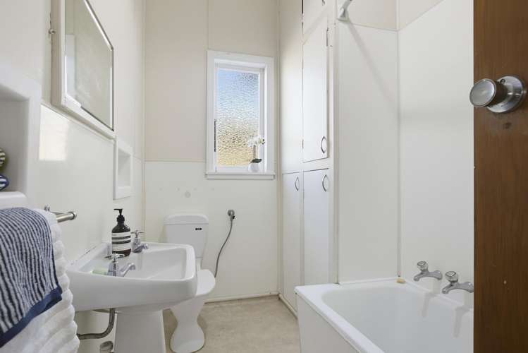 94 Kauri Street Miramar_13