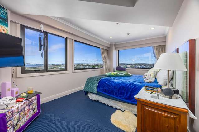 Takapuna Technicolour in Panorama