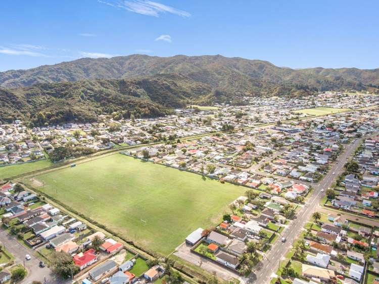 13 Henrietta Maxwell Grove Wainuiomata_25