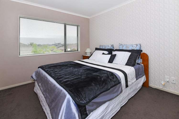 9 Girvan Terrace Wattle Downs_13