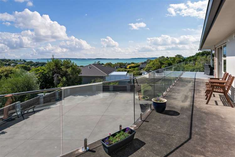 7 Paisley Street Mellons Bay_24